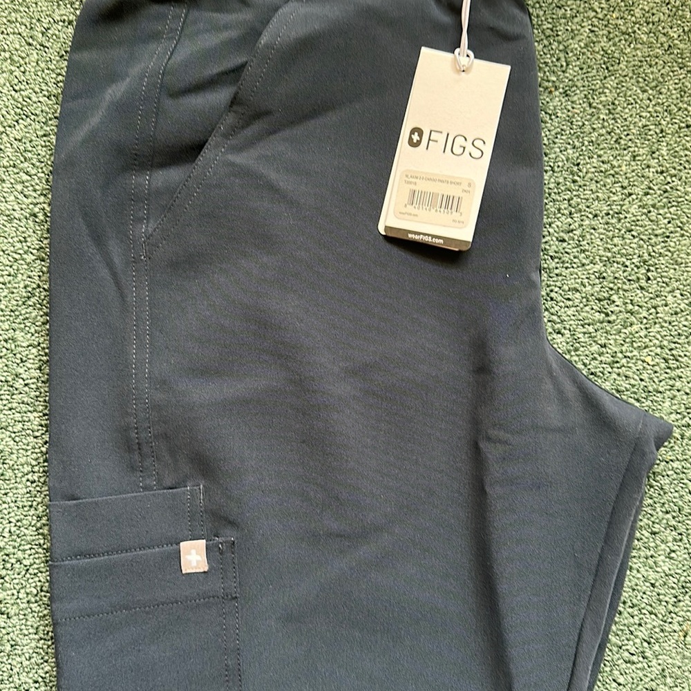 FIGS Axim 2.0 cargo pant men’s small size, short length in dark harbor, unworn